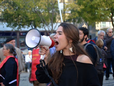 Antifašistická Hnutí v ČR: Jak Ovlivňují Politiku a Společnost?
